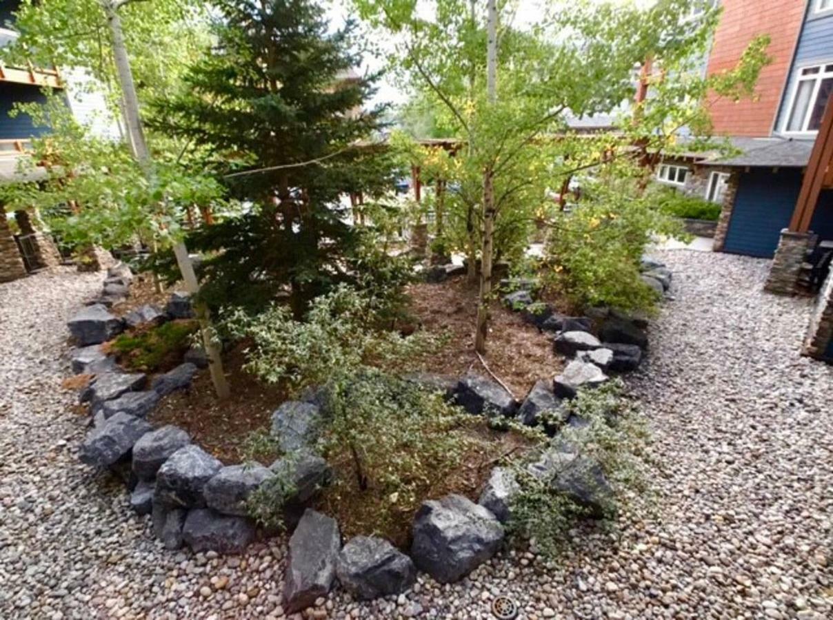 Luxurious & Spacious Mountain Retreat Canmore Exterior foto